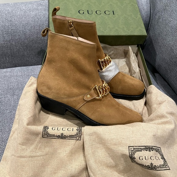 NEW in box. Gucci brown suede boots - Picture 5 of 16